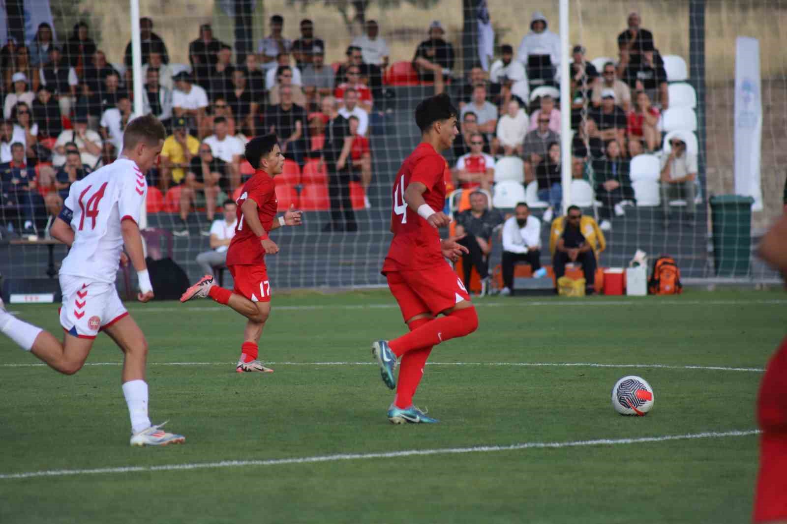 Futbolun kalbi, Erciyes Yüksek İrtifa Kamp Merkezi’nde atıyor