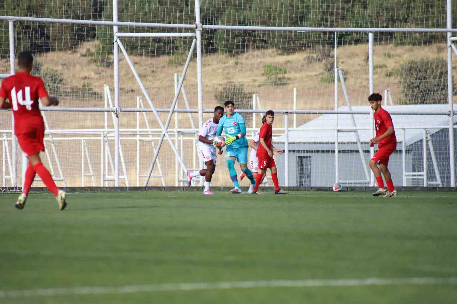 Futbolun kalbi, Erciyes Yüksek İrtifa Kamp Merkezi’nde atıyor
