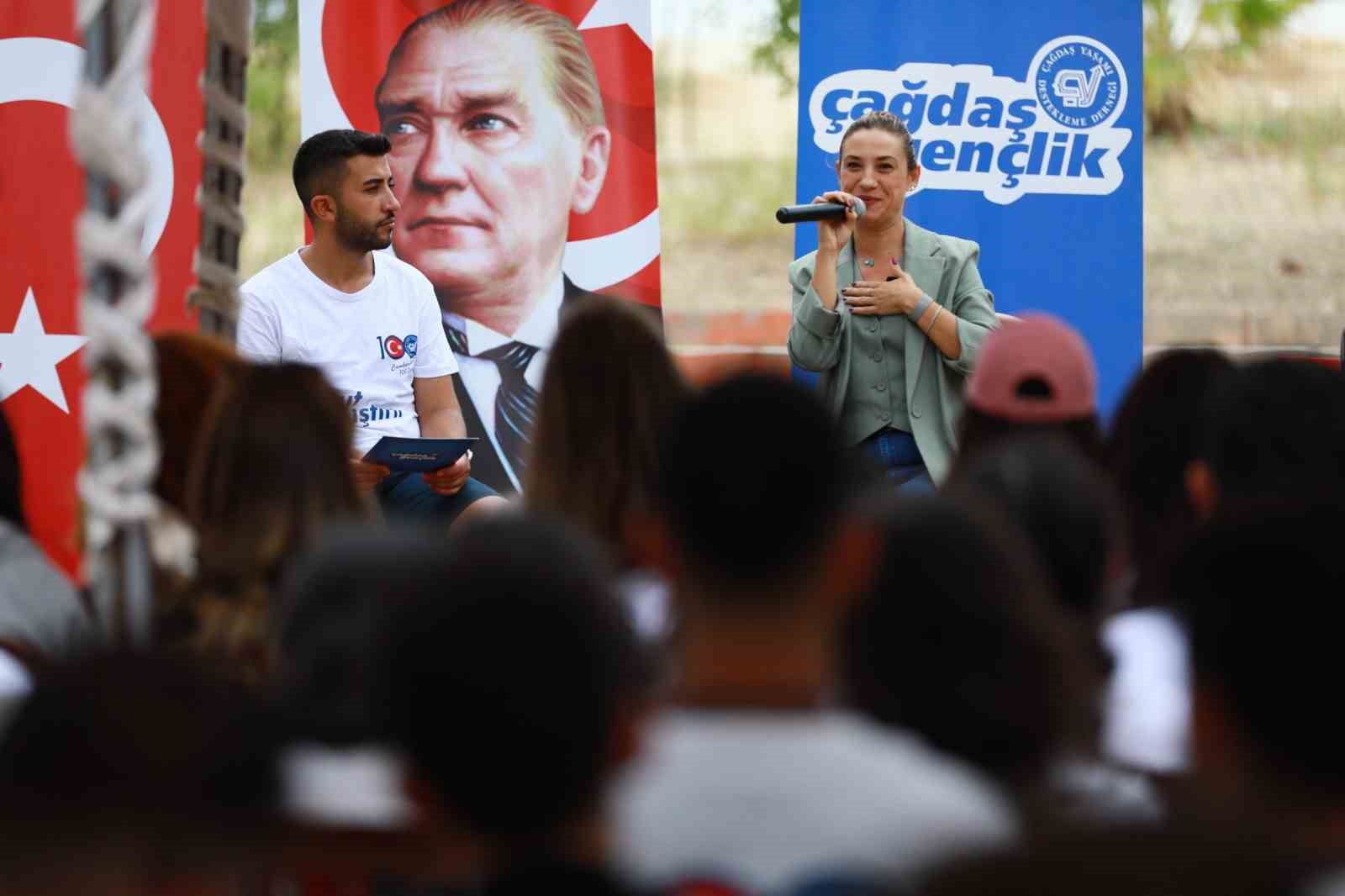 Çağdaş Yaşamın gençleri Pamucak’ta
