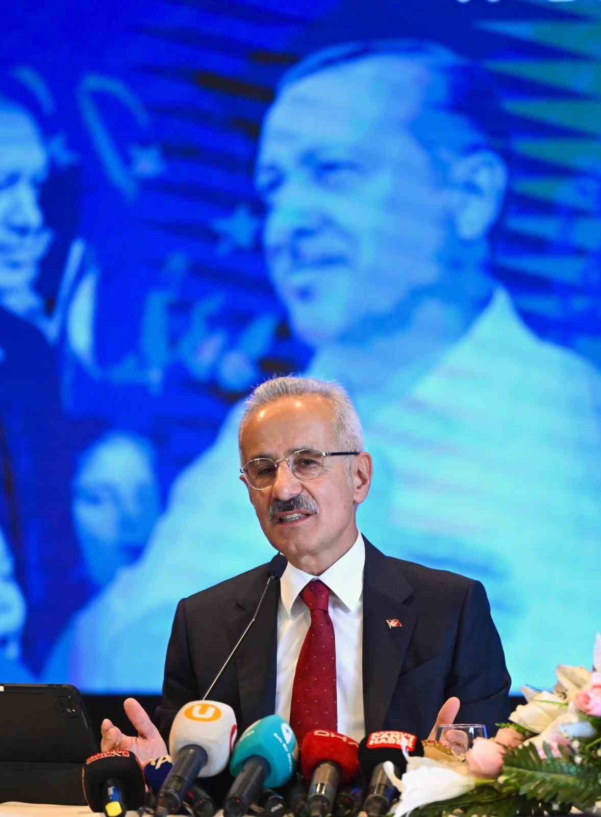 Bakan Uraloğlu: “Samsun-Sarp arasında yapılacak 510 kilometrelik hattın 300 kilometresi tünel olacak"
