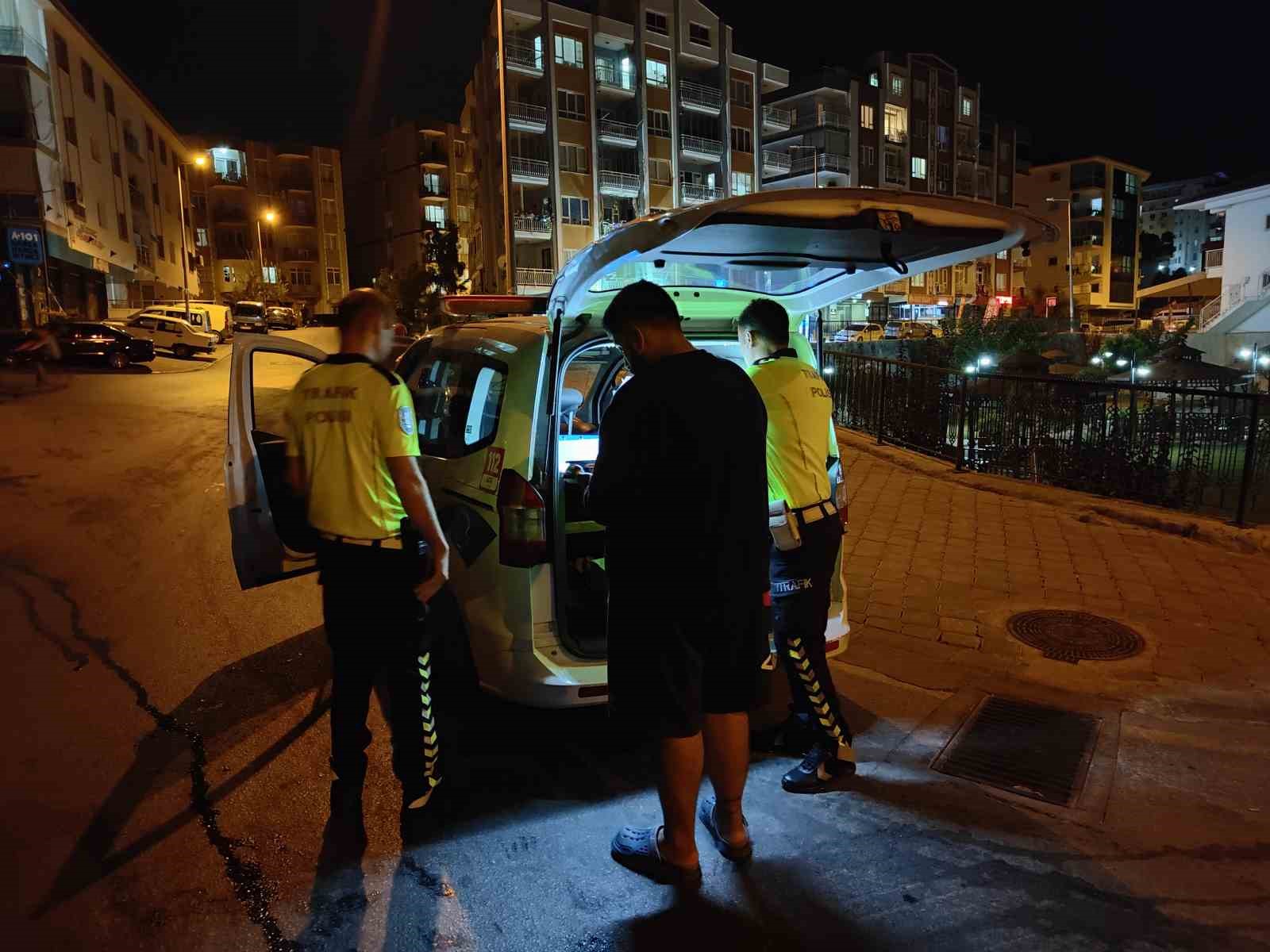 Kuşadası&rsquo;nda Yunus timlerinin yaptığı şok uygulamalarında ruhsatsız silah ele ge&ccedil;irildi
