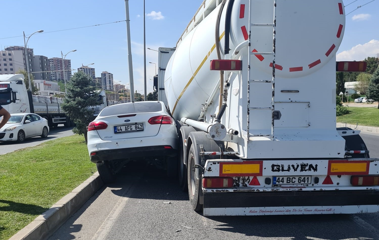 Malatya’da iki ayrı kazada 4 kişi yaralandı
