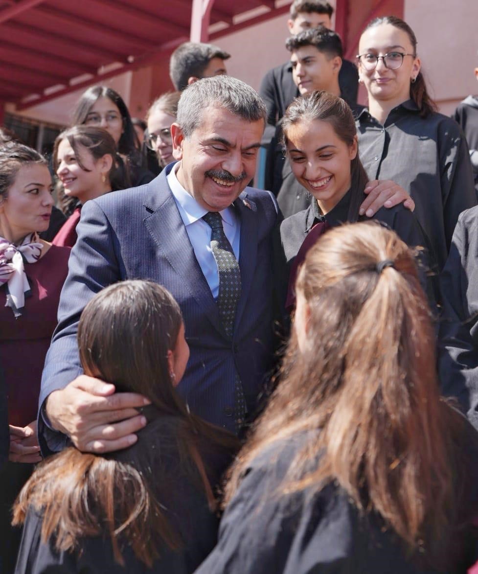 Bakan Tekin:  “Öğretmenlik Meslek Kanun Meclis’in takdirinde”
