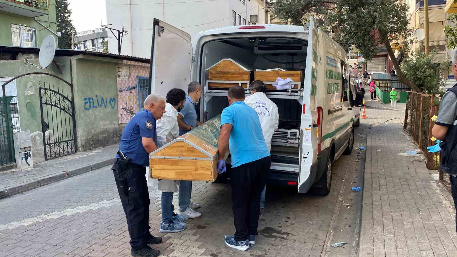 Abisiyle yaşadığı evde bıçaklanmış halde ölü bulundu