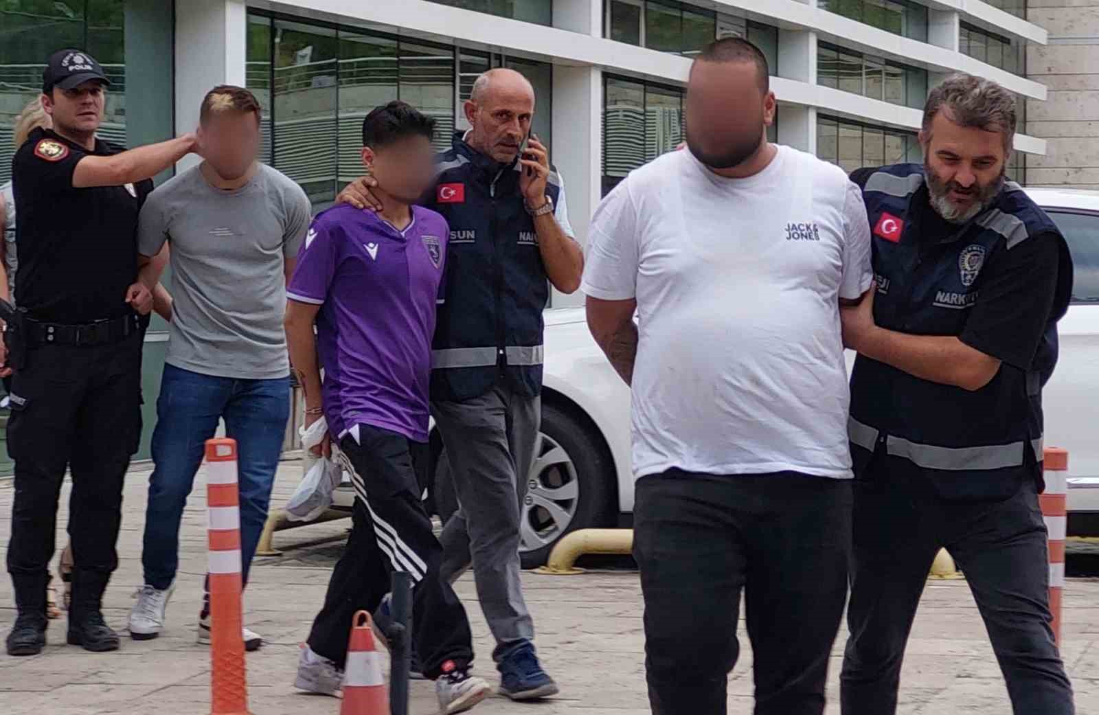 Samsun’da uyuşturucu ticaretinden 1’i kadın 4 kişi tutuklandı