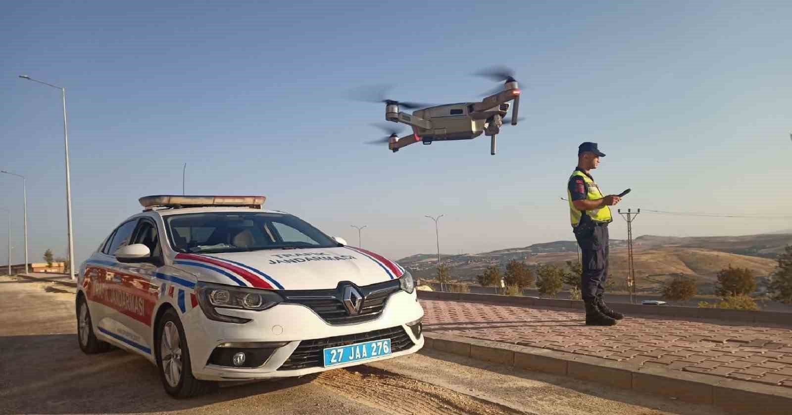 Gaziantep’te jandarmadan drone destekli trafik denetimi