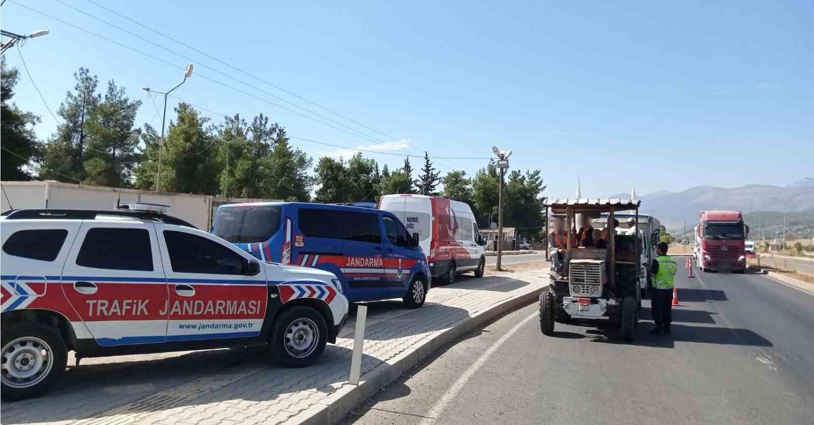 Gaziantep’te jandarmadan drone destekli trafik denetimi
