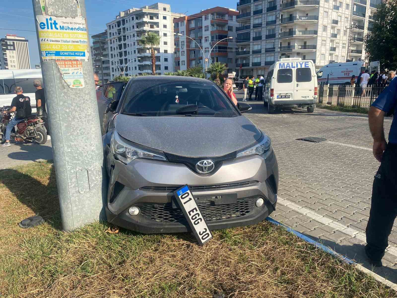 Osmaniye’de okul servisi ile otomobil çarpıştı: 5 yaralı
