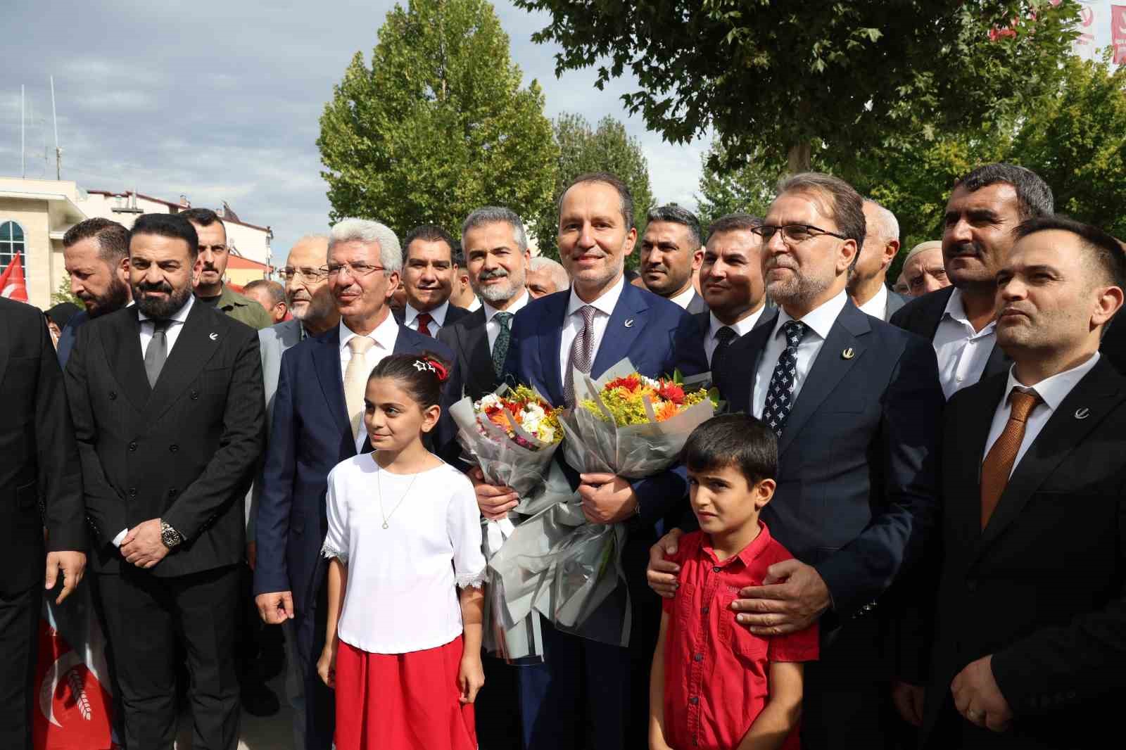 Yeniden Refah Partisi Genel Başkanı Erbakan: &quot;Milli Görüş belediyeciliği demek önce ahlak ve maneviyat demektir&quot;