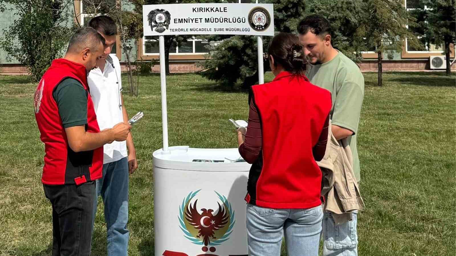 TEM polisi &ouml;ğrencileri bilgilendirdi
