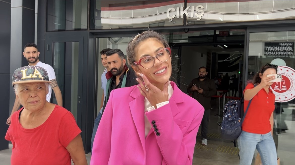 Bahar ve Nihal Candan&rsquo;ın aralarında bulunduğu 21 sanıklı dolandırıcılık davasında ara karar a&ccedil;ıklandı 