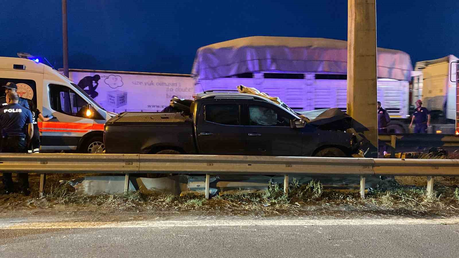 Kocaeli’de feci kaza: Araç bariyere saplandı, sürücü hayatını kaybetti