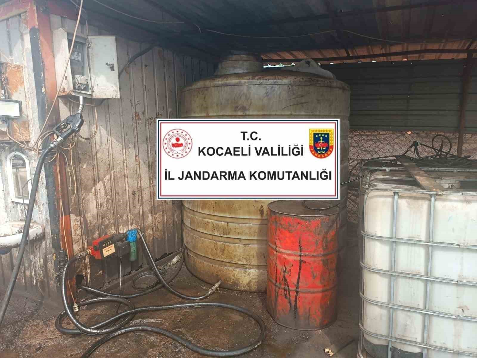 Kocaeli&rsquo;de 25 bin litre ka&ccedil;ak akaryakıt ele ge&ccedil;irildi
