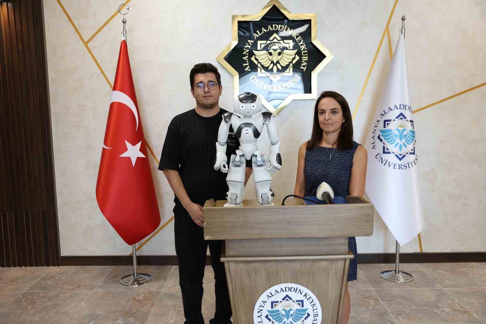 TÜBİTAK destekli robot projesi, Rektör Türkdoğan’a tanıtıldı
