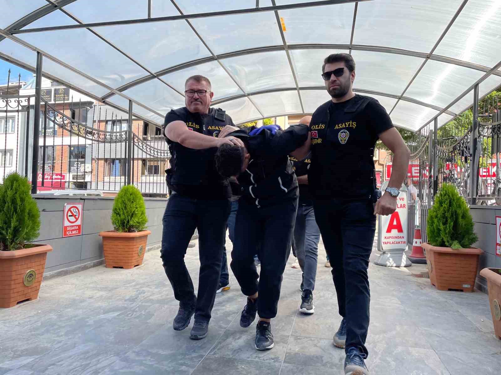 Asker eğlencesinde polise mukavemet gösteren 4 şüpheli adliyeye sevk edildi