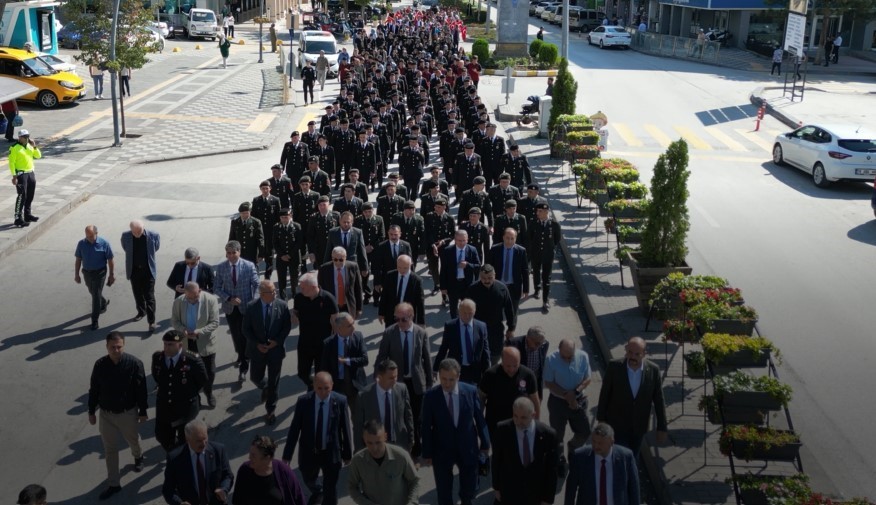 Çankırı’da yüzlerce vatandaş kahramanlar için yürüdü
