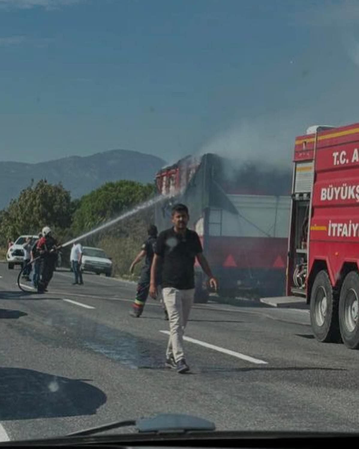 Söke’de pamuk yüklü römorkta korkutan yangın
