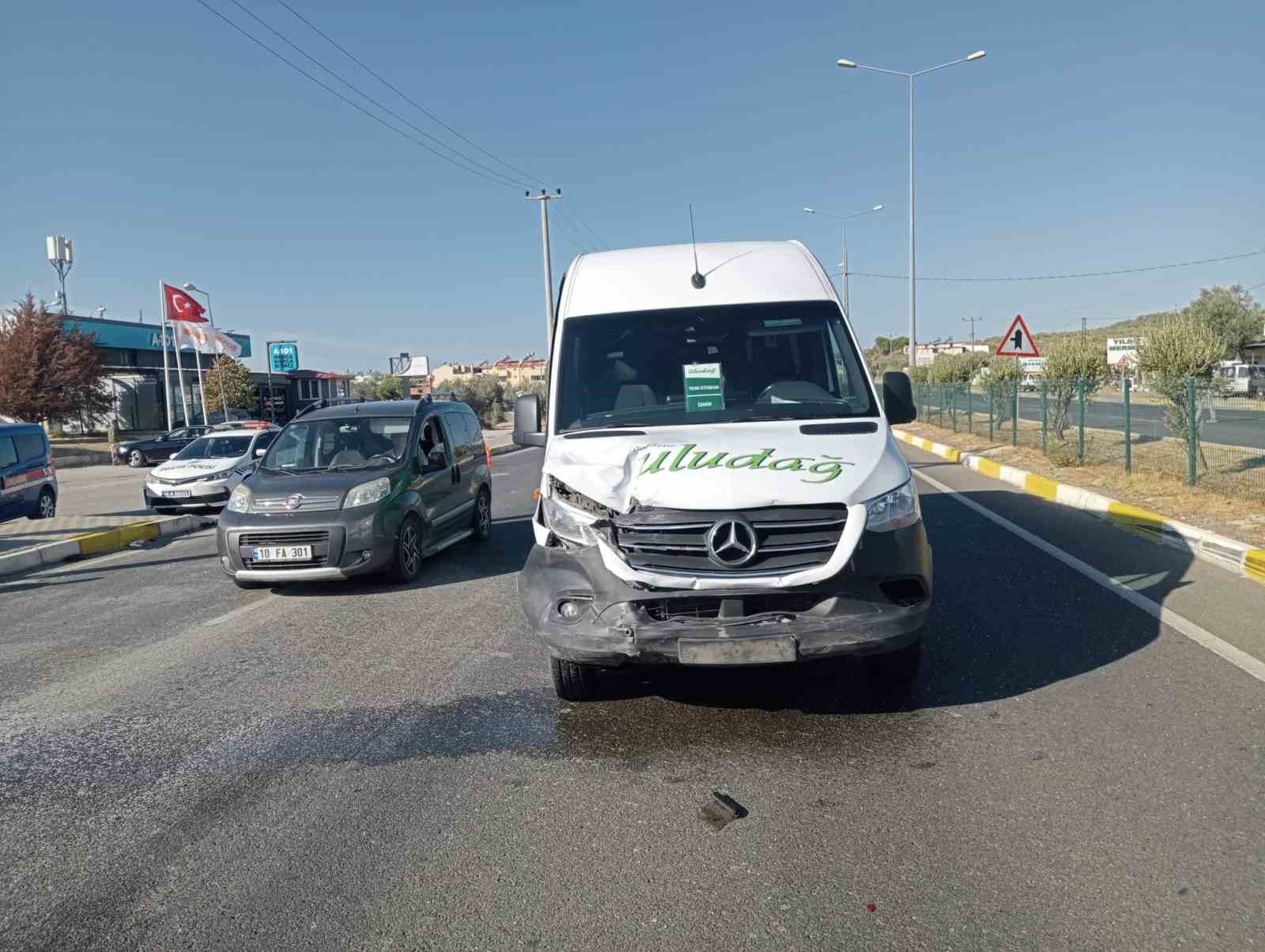 Balıkesir’de zincirleme trafik kazası: 4 yaralı
