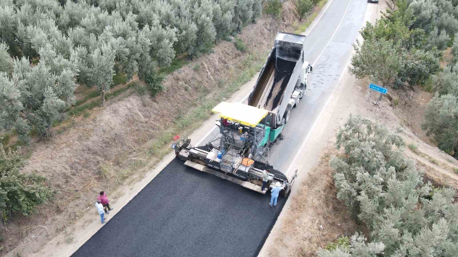 İznik-Elbeyli yoluna sıcak asfalt
