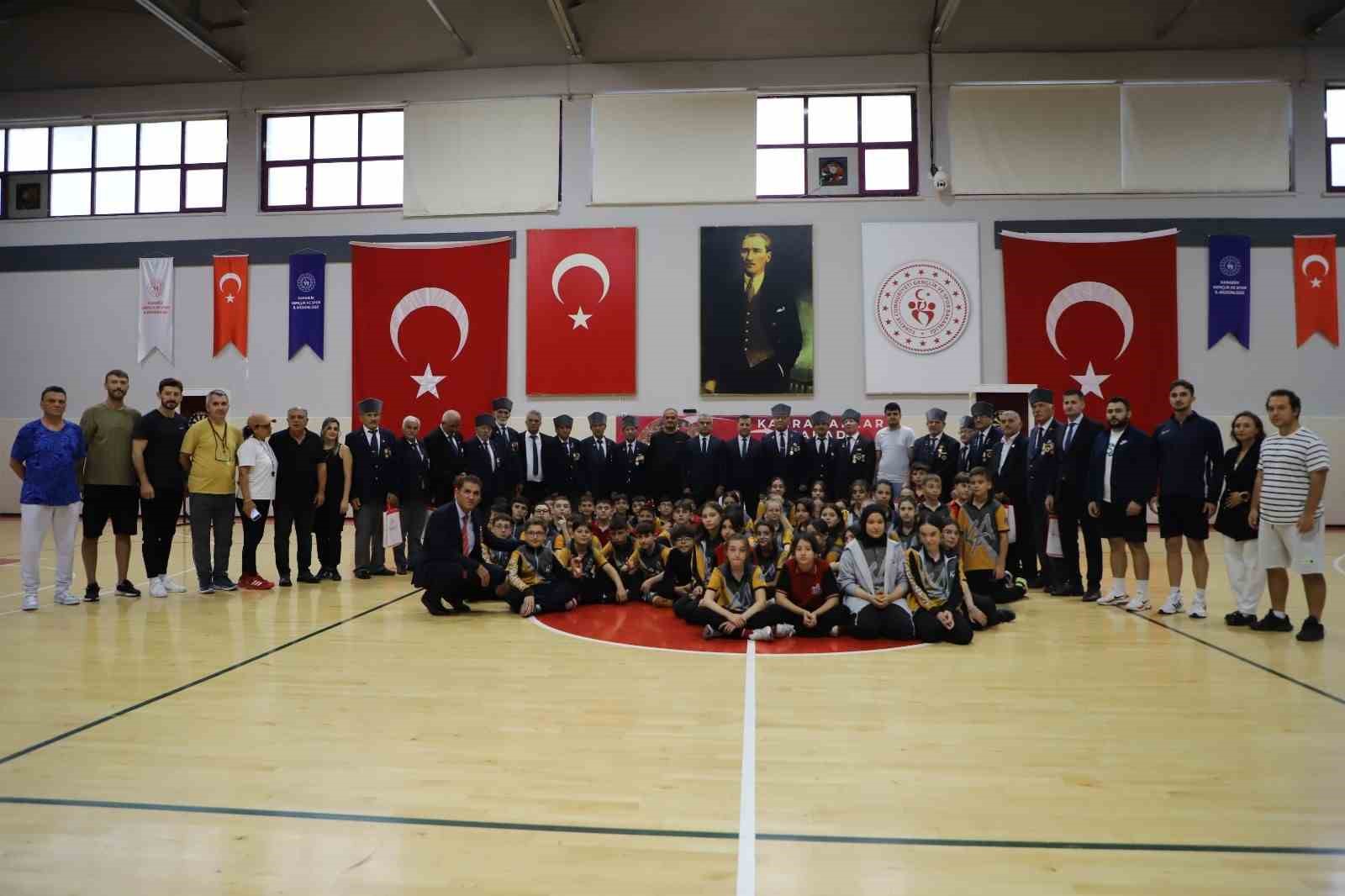 Karabük’te gaziler, öğrenciler ile birlikte spor faaliyetleri yaptı
