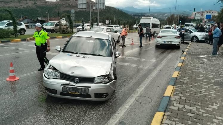 Karabük’te 6 araçlı zincirleme trafik kazası: 4 yaralı
