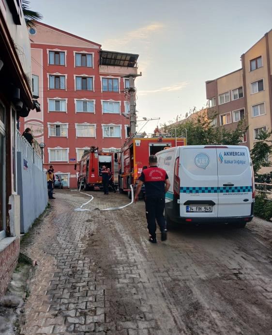 Öğrencilerin kaldığı evde elektrikli battaniyeden yangın çıktı
