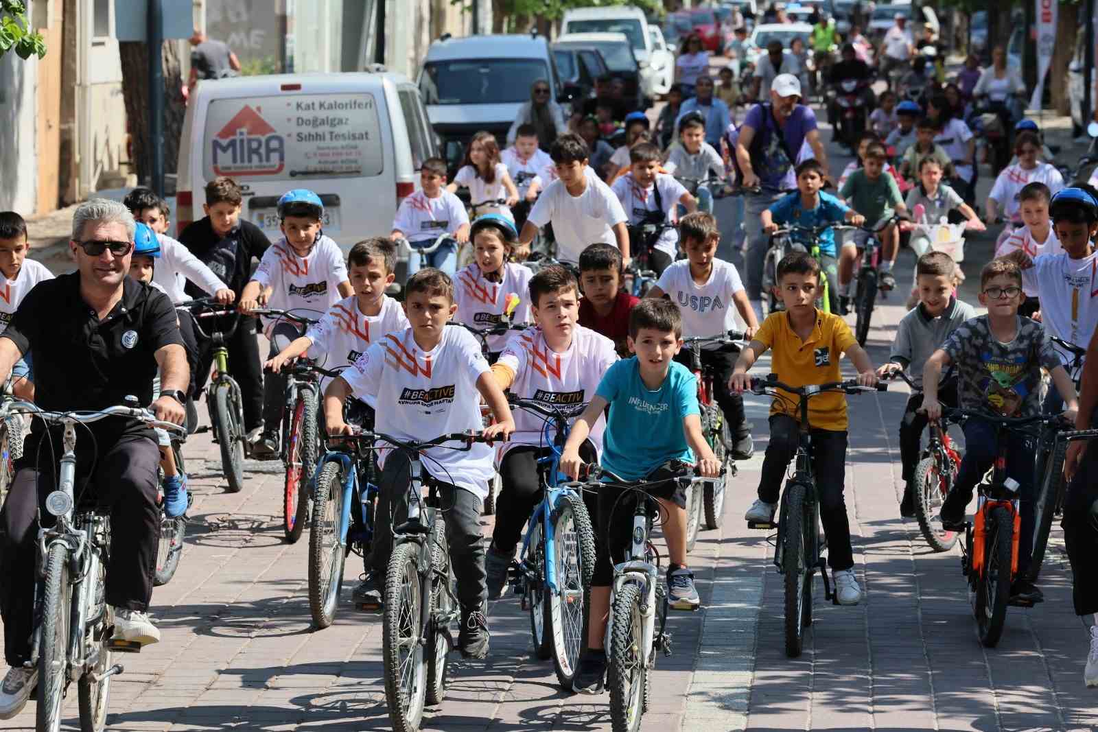 Saruhanlı&rsquo;da bisiklet turuna b&uuml;y&uuml;k ilgi
