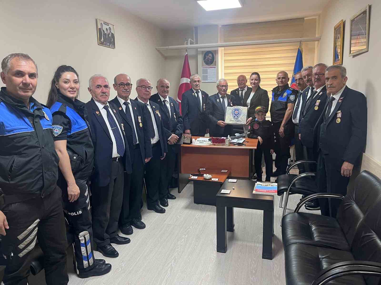 Eskişehir’de polis Muharip Gaziler Derneği’ni ziyaret etti