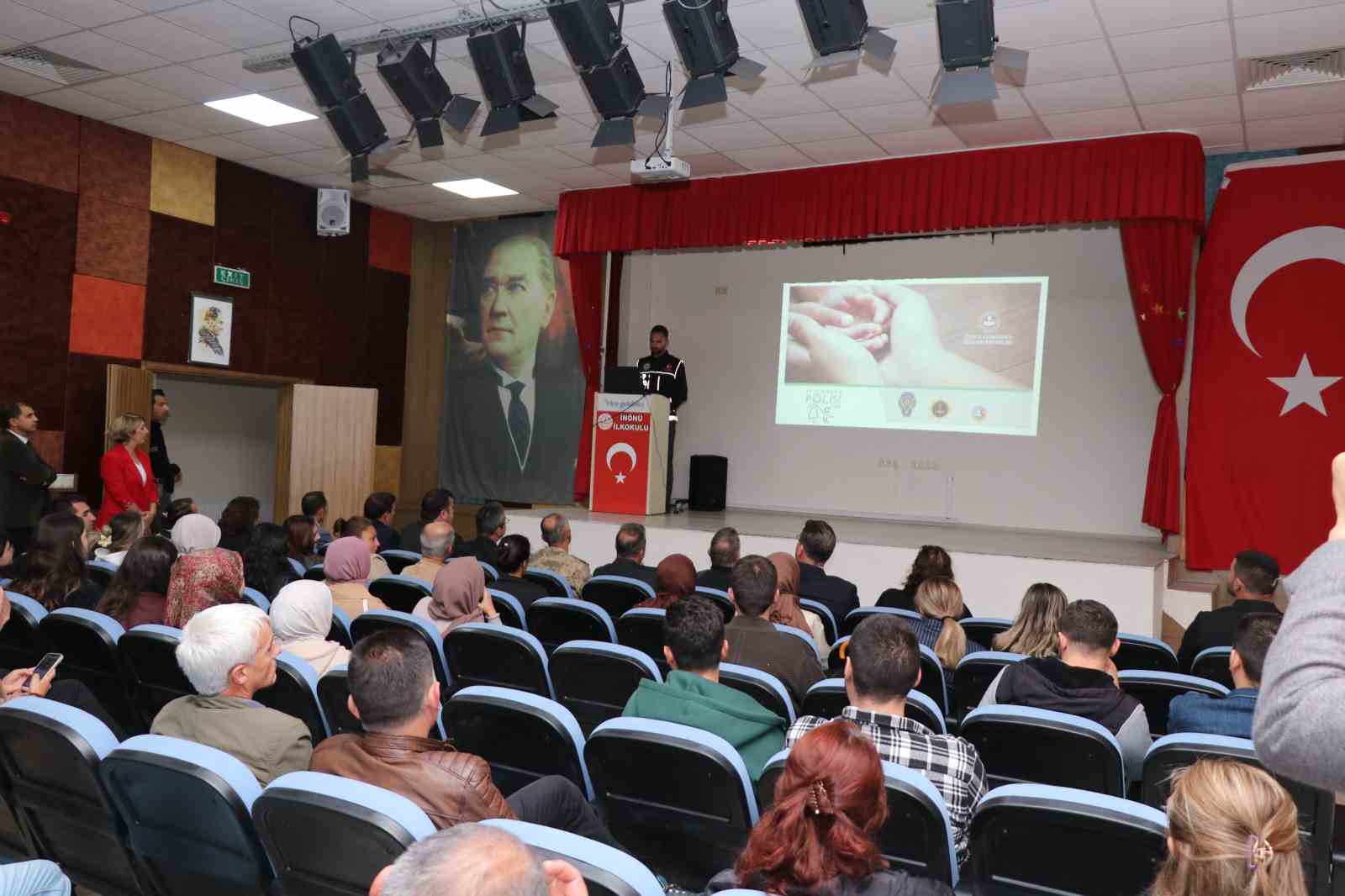 Ardahan’da ’en iyi narkotik polisi anne’ semineri
