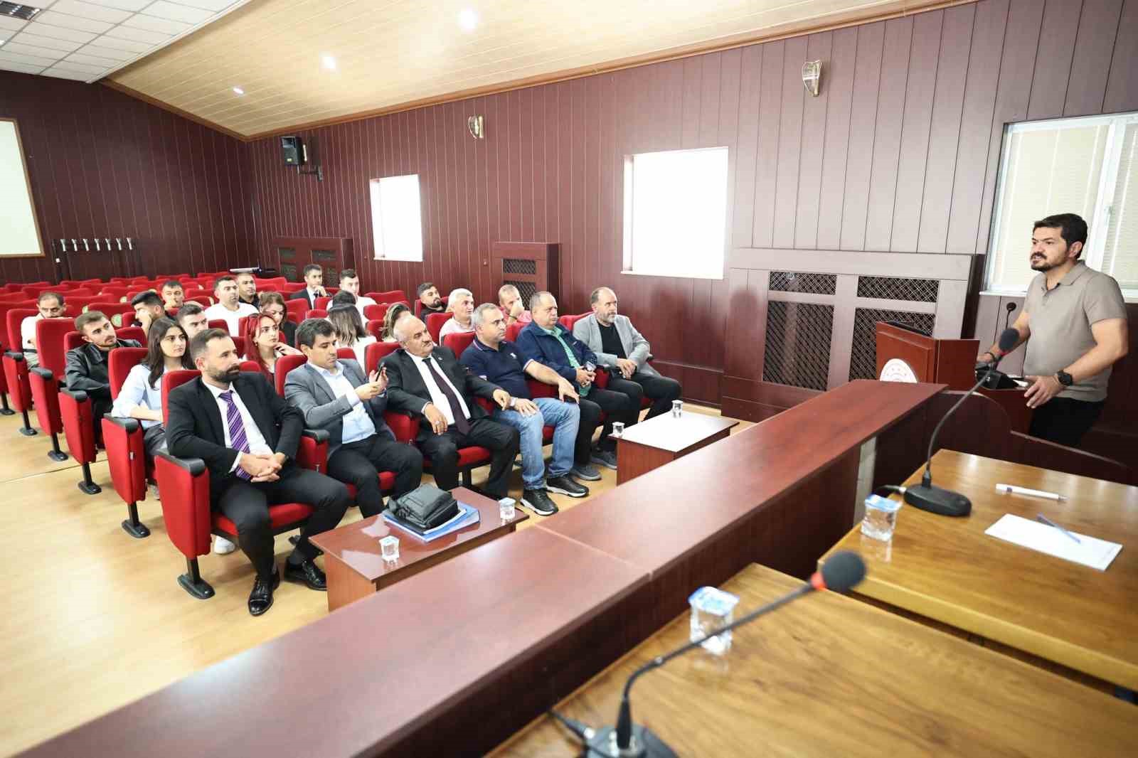 Halk Elinde K&uuml;&ccedil;&uuml;kbaş Hayvan Islahı Projesi değerlendirildi
