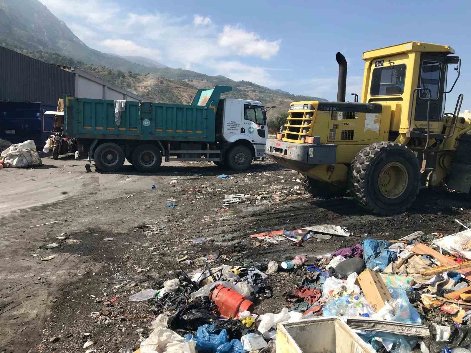 Turgut Özal Mahallesi’ndeki atıklar toplandı