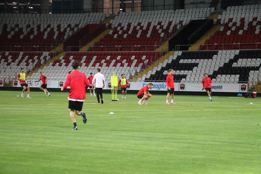 24Erzincanspor- Adana 01 maçı hazırlıklarını sürdürüyor
