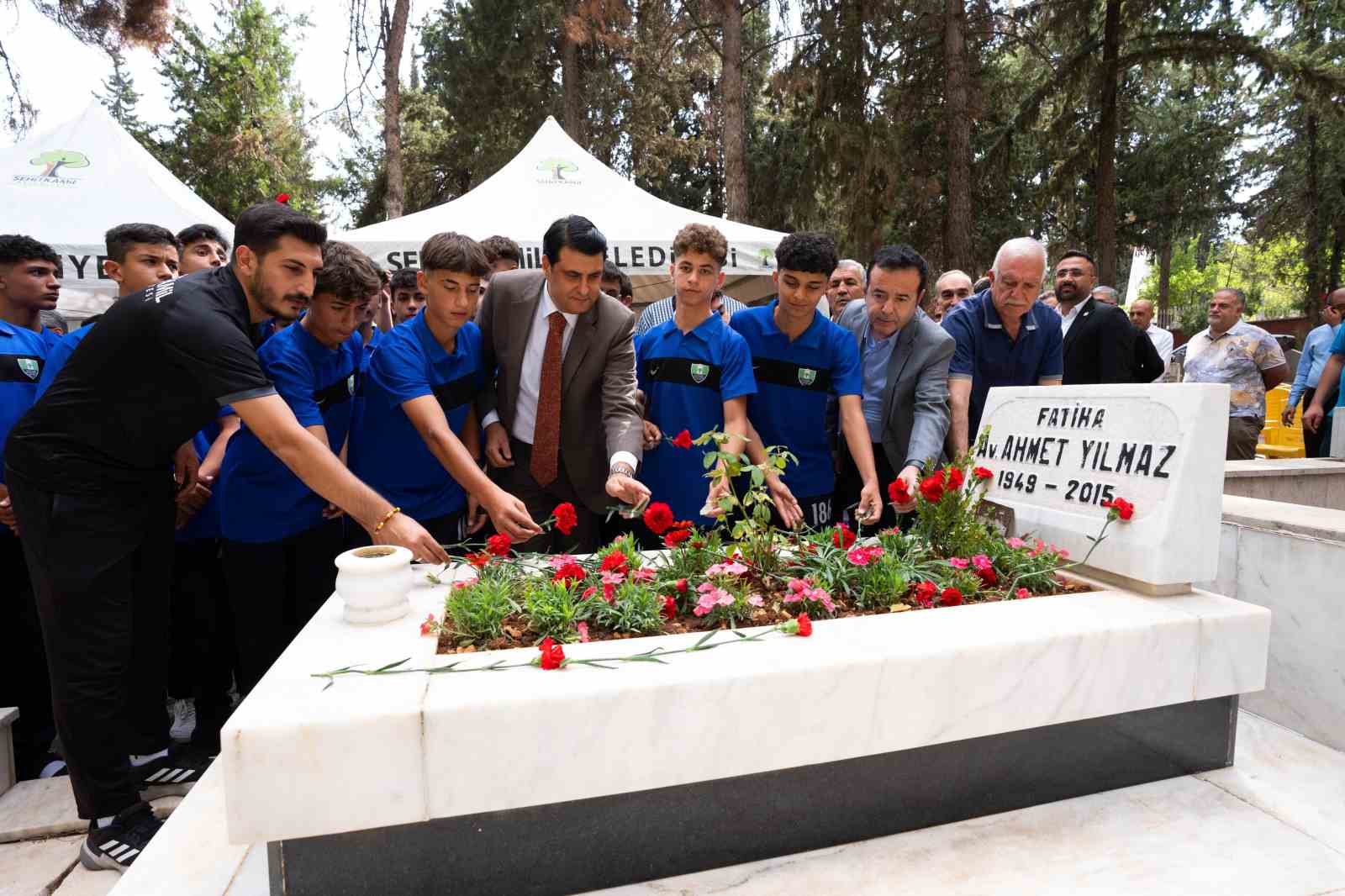 Avukat Ahmet Yılmaz mezarı başında anıldı