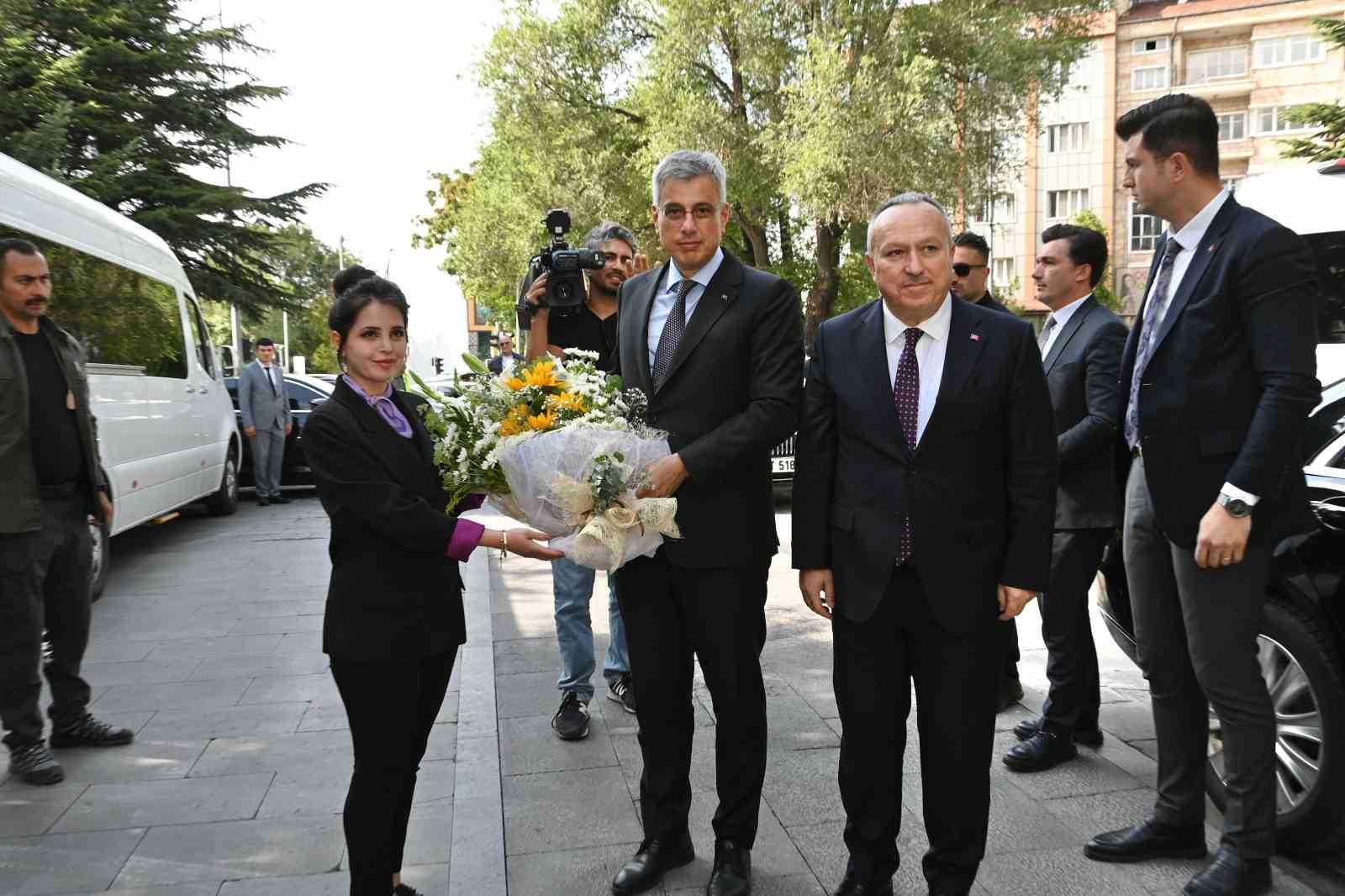 Bakan Memişoğlu: "Türkiye Dünya Sağlık Hizmetleri anlamında çok güvenilir ve iyi sağlık hizmeti sunuyor"
