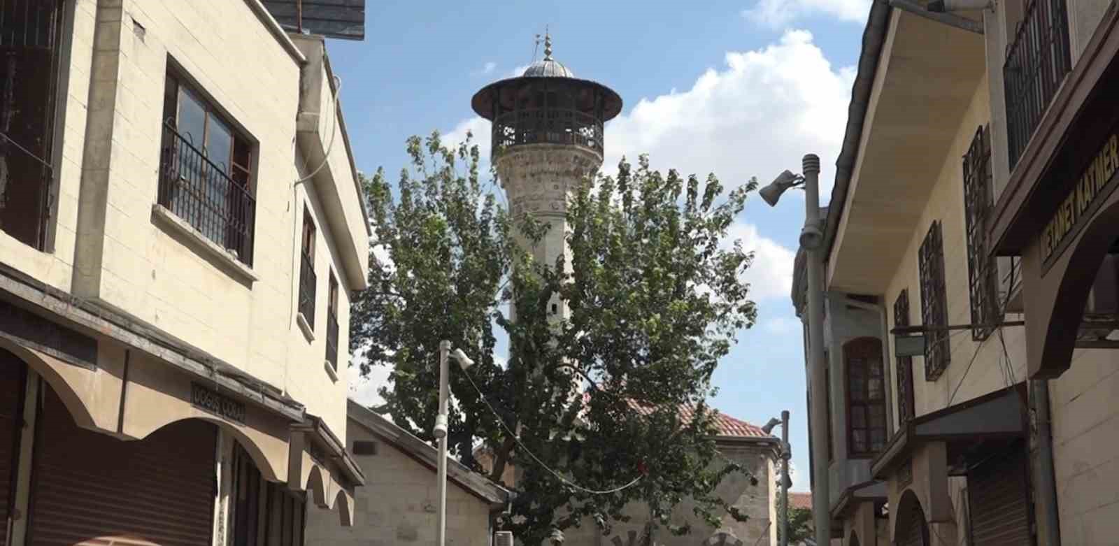 Deprem sonrası ibadete kapatılan Kozluca Camii yeniden cemaatine kavuştu
