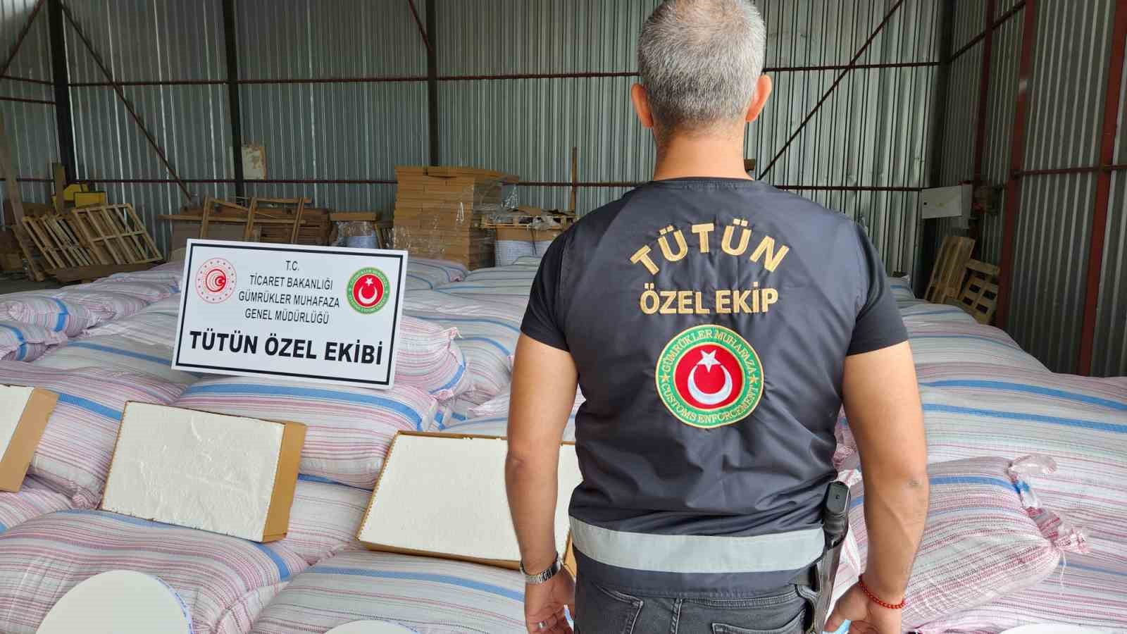 Gümrük muhafaza ekiplerinden kokain ve tütün kaçakçılarına darbe
