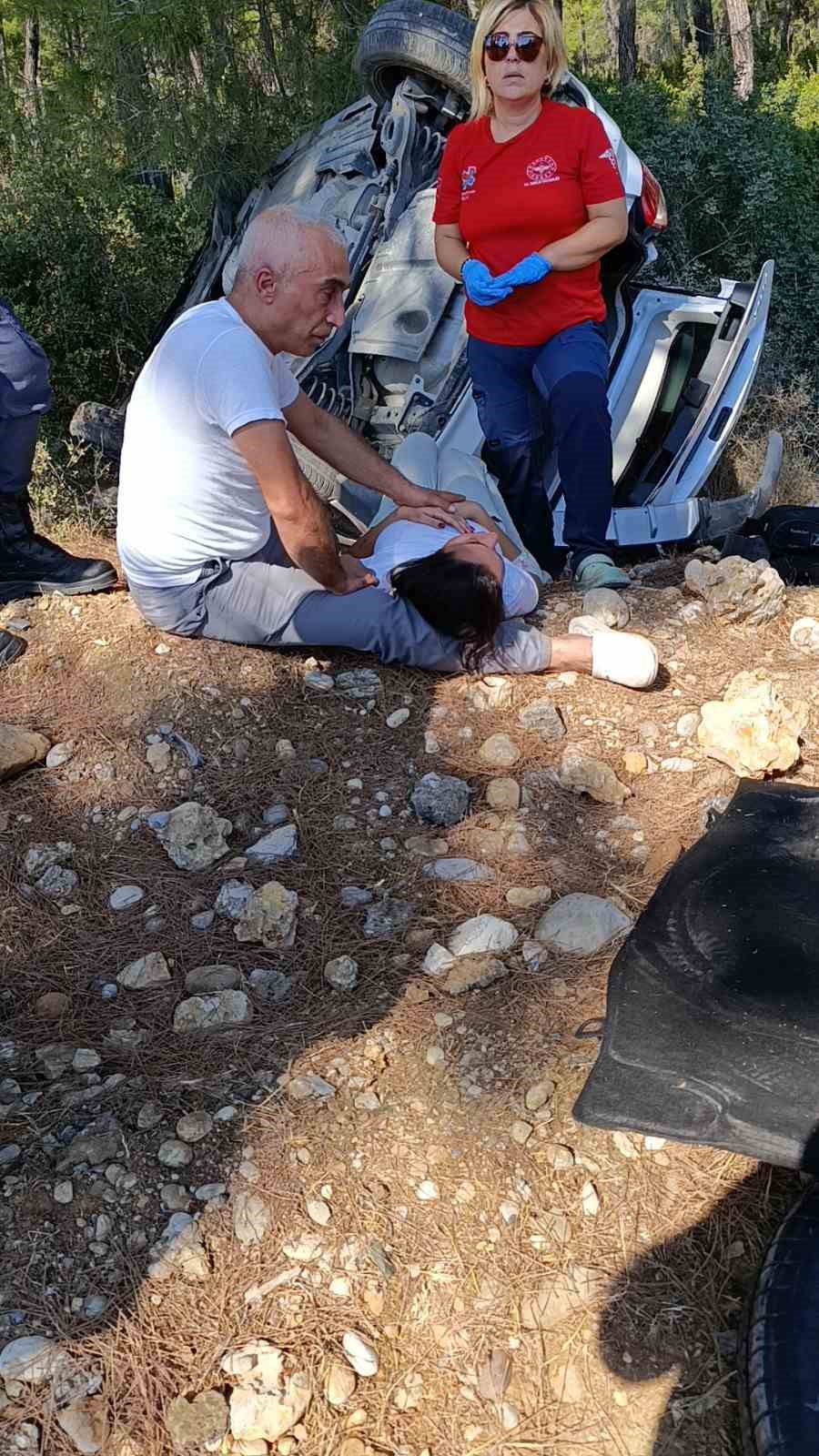 Kaza yapan kızının elini bir an olsun bırakmadı
