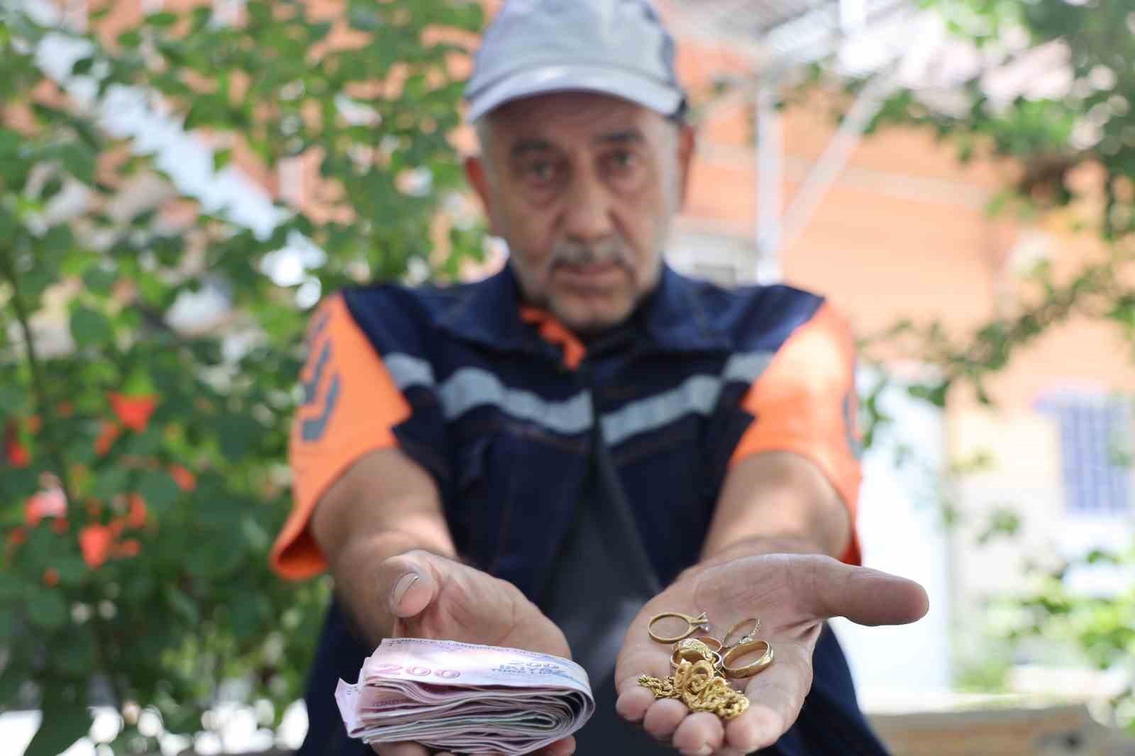 Temizlik işçisinden insanlık dersi: Altın ve para dolu cüzdanı polise teslim etti