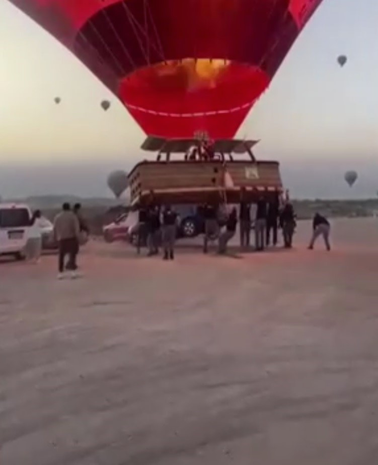 Kapadokya’da sıcak hava balonu ile otomobil çarpıştı