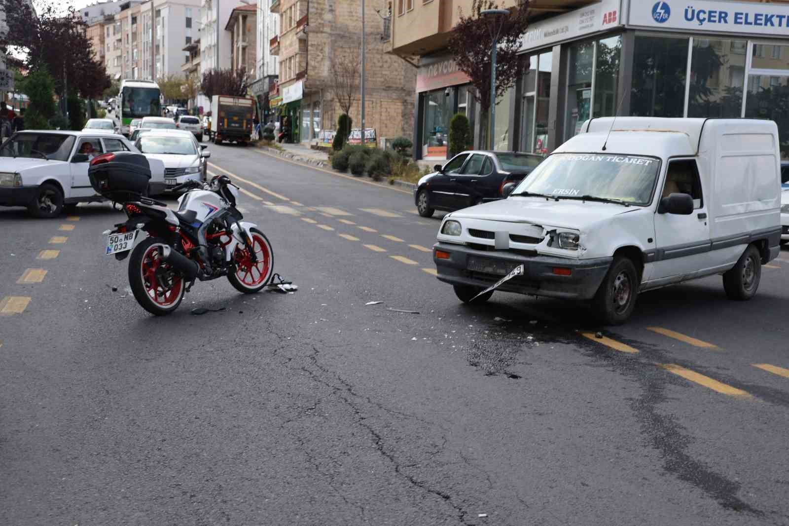 Ehliyetsiz sürücü kazaya neden oldu: 3 yaralı
