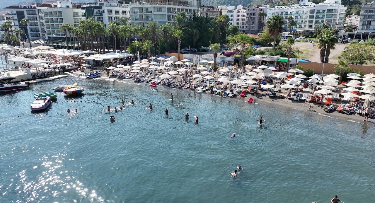 Marmaris’te yaz bitse de turizm sezonu bitmedi