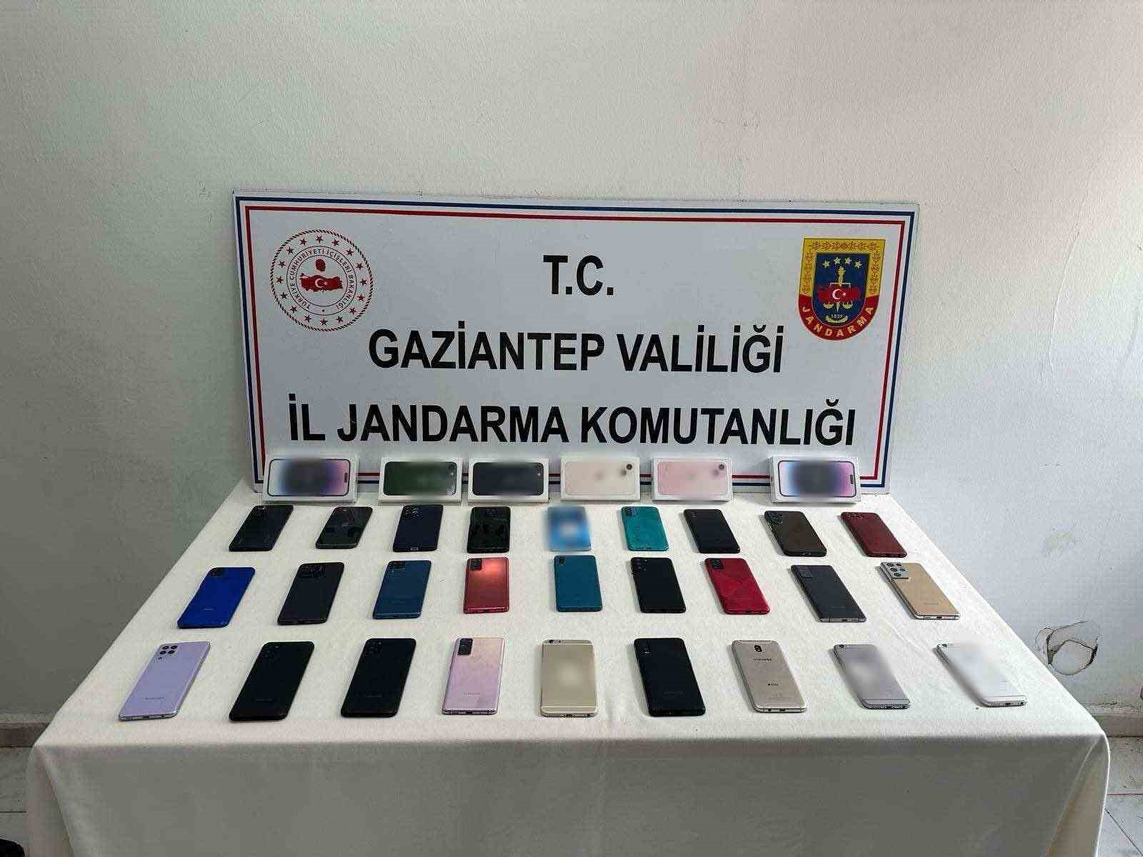 Gaziantep’te 2 milyon lira değerinde kaçak telefon ele geçirildi