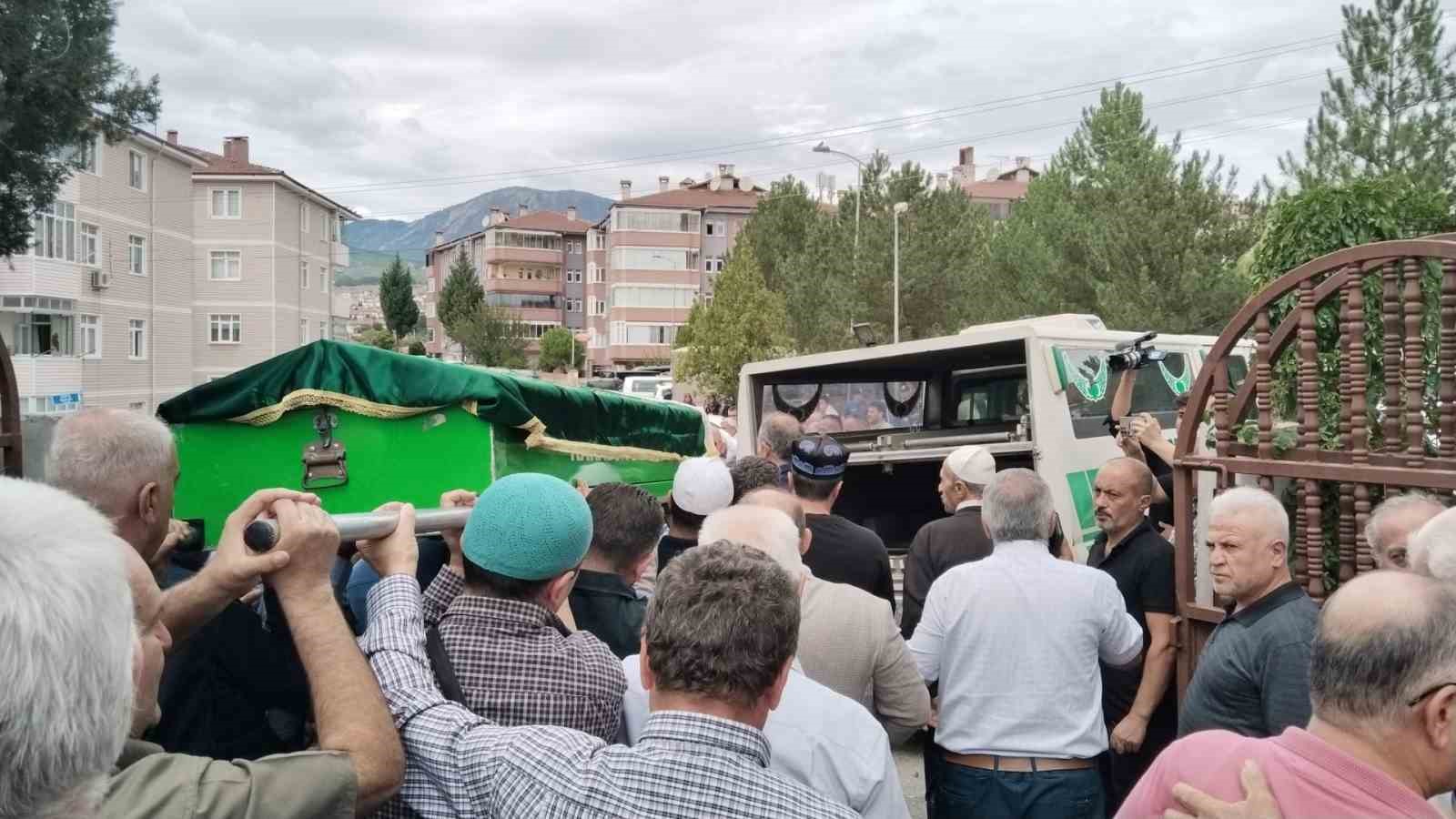 İlahiyatçı Mustafa Karataş’ın annesi son yolculuğuna uğurlandı