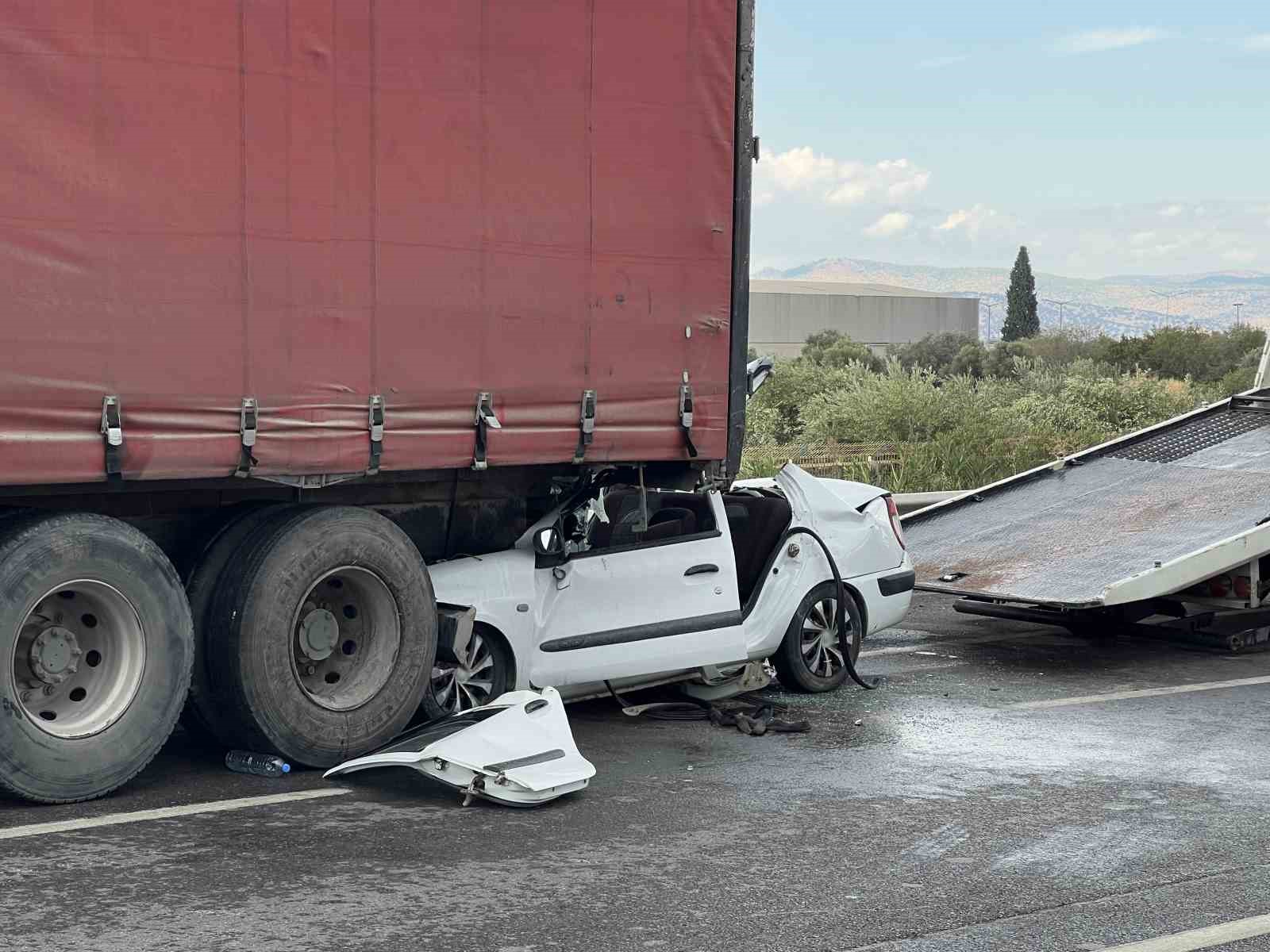 Hurdaya dönen araçtan sağ çıktı