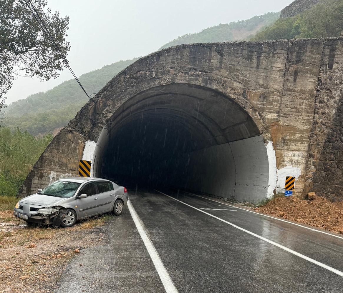 Tunceli’de sağanak yağış kazaya neden oldu
