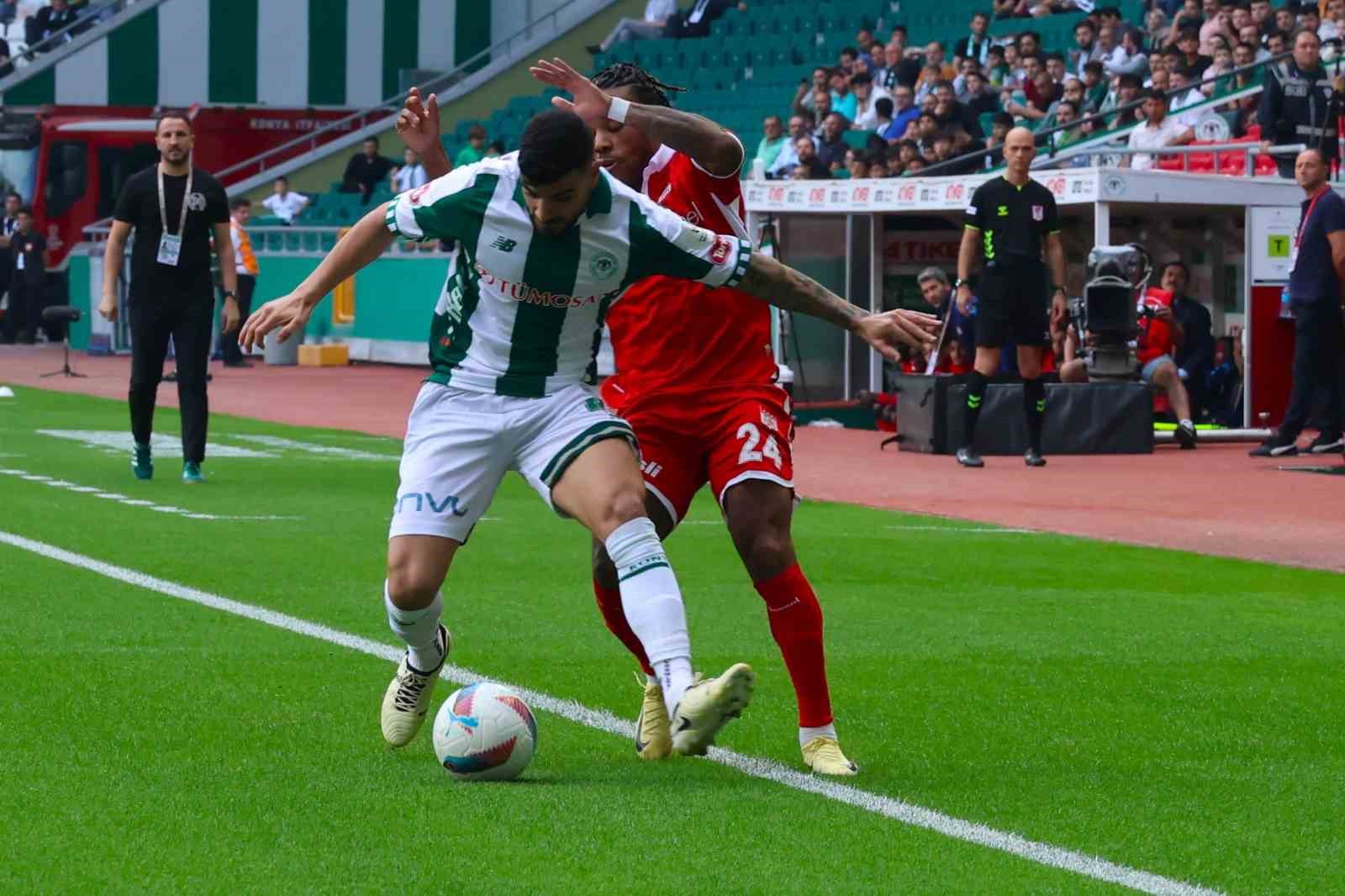 Trendyol Süper Lig: Konyaspor: 0 - Sivasspor: 0 (İlk yarı)
