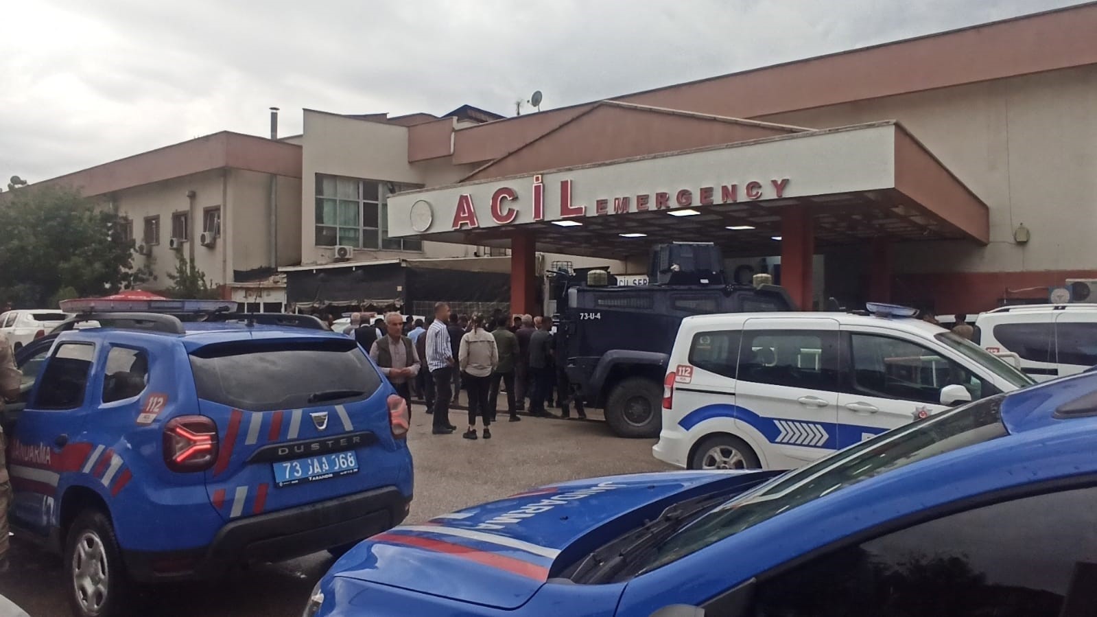 Şırnak&rsquo;ta ağacın altına sığınanların &uuml;zerine yıldırım d&uuml;şt&uuml;: 2 &ouml;l&uuml;, 9 yaralı 