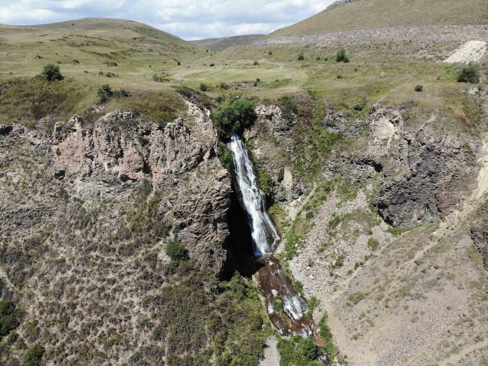 Susuz şelalesi, tam anlamıyla turizme kazandırılmayı bekliyor