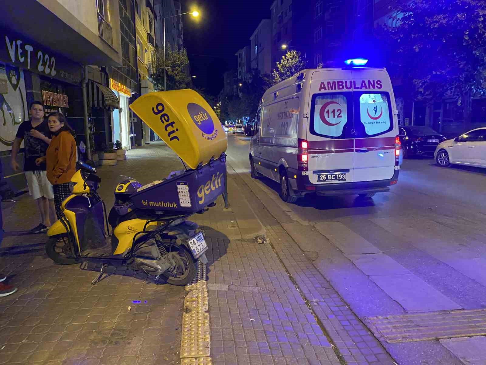 Motosikletli kuryenin çarptığı kadın yaralandı