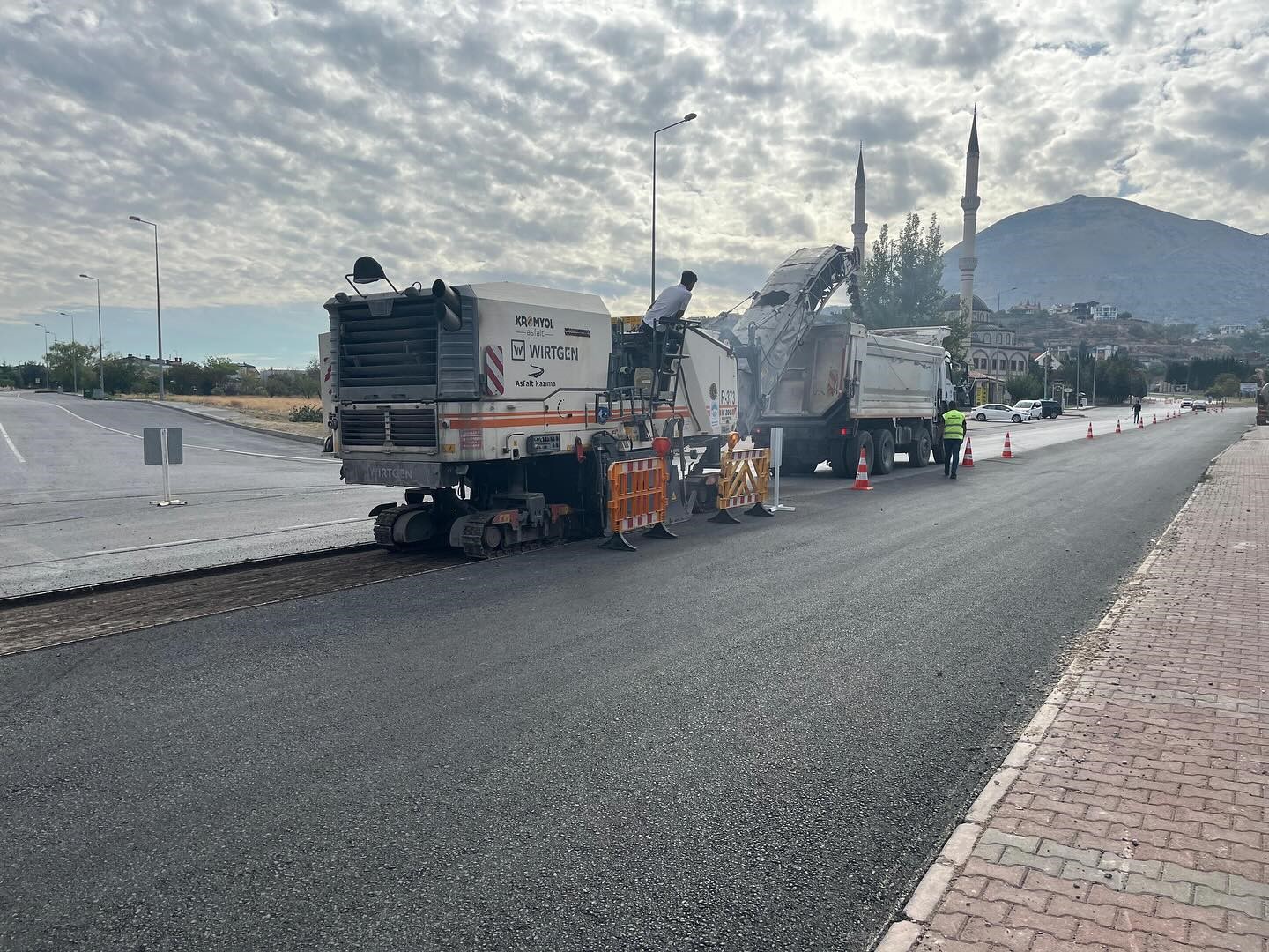 Büyükkılıç’tan, 9 bin 200 ton sıcak asfalt kullanılan çalışmada inceleme
